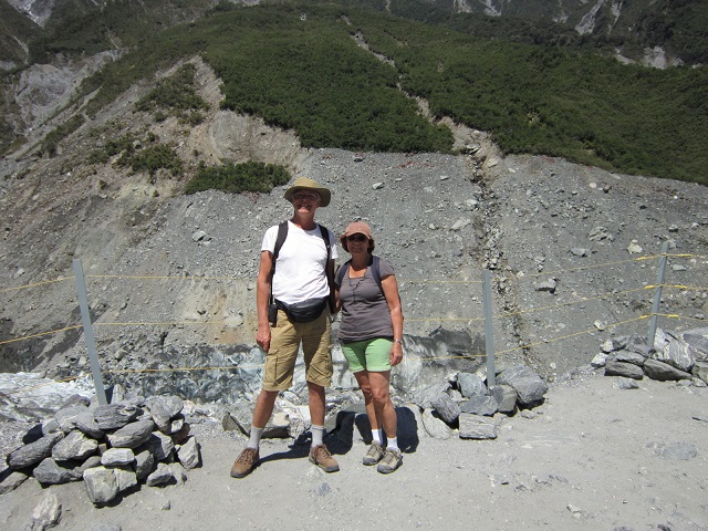 Twee toeristen op de Fox gletsjer